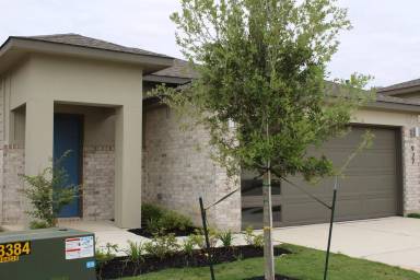 Main picture of 927 Lady Bird Ln