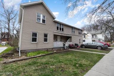 Main picture of 624 S Lansing St