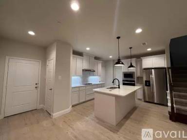 Main picture of 633 Sandiford Ct