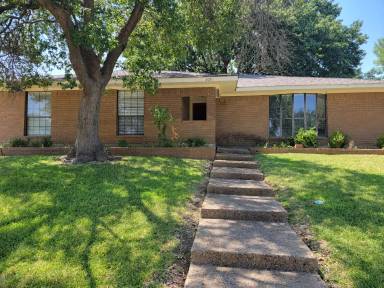 Main picture of 2001 Country Club Dr