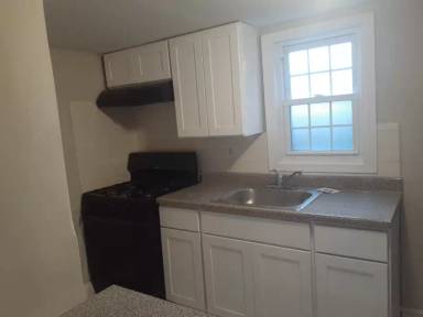 Main picture of 1100 Oak Ln