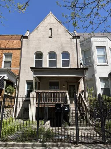 Main picture of 4217 S Prairie Ave