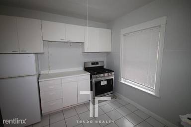 Main picture of 925 W Winona St