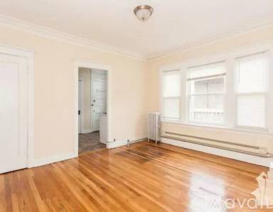 Main picture of 4421 N Wolcott Ave