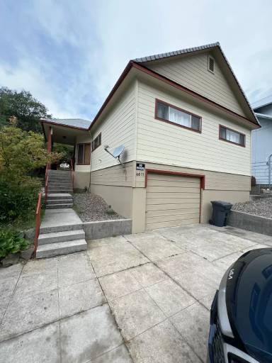 Main picture of 6011 Dunsmuir Ave