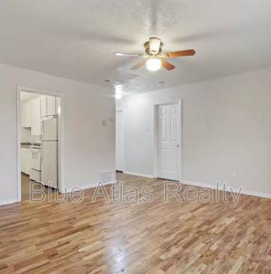 Main picture of 1212 Riverview Dr