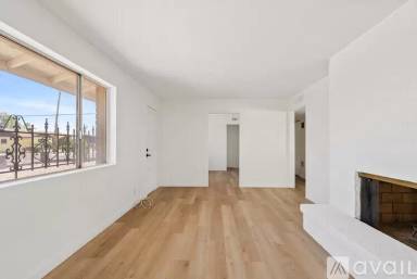 Main picture of 301 W Desert Dr