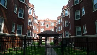 Main picture of 6417 N Greenview Ave