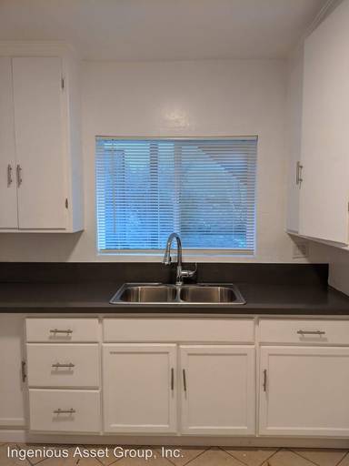 Main picture of 2637 Glendale Blvd