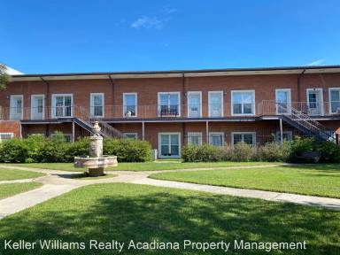 Main picture of 113 S Adams St