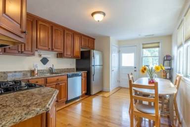 Main picture of 25 Cushing St