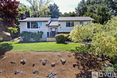 Main picture of 827 E Harcourt Rd