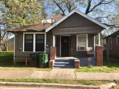 Main picture of 2420 Napoleon St