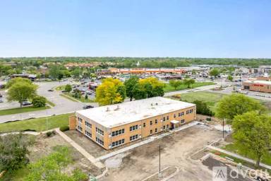 Main picture of 400 S Main Pl