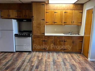 Main picture of 101 N Centre Ave