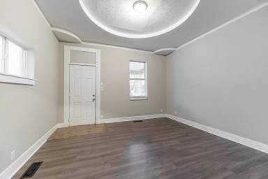 Main picture of 702 Sanders St
