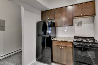 Main picture of 2411 W Fitch Ave