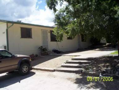 Main picture of 210 S Rush St