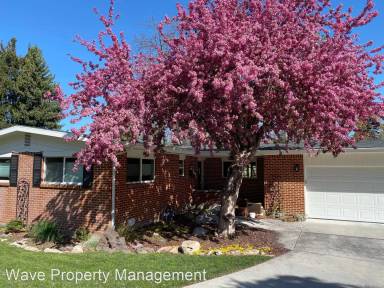 Main picture of 1204 W Highland View Dr