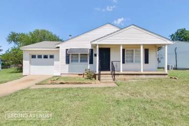 Main picture of 4021 SE 27th St