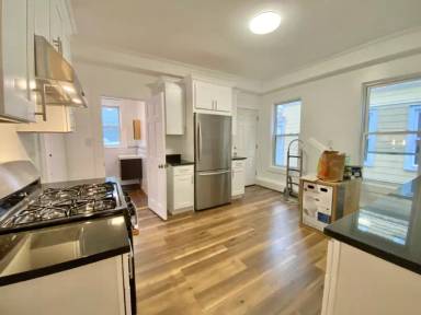 Main picture of 34 Brainerd Rd