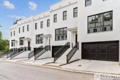 Main picture of 3667 Peachtree Rd NE
