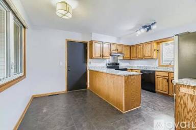 Main picture of 815 Lakeview Dr
