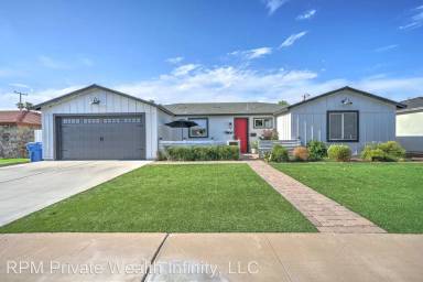 Main picture of 914 E Berridge Ln