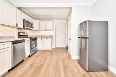 Main picture of 108 West St