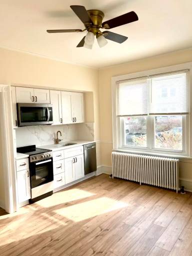 Main picture of 135 E 3rd St