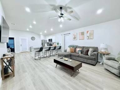 Main picture of 3016 140th St