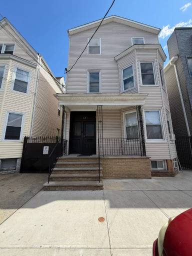 Main picture of 65 Ann St