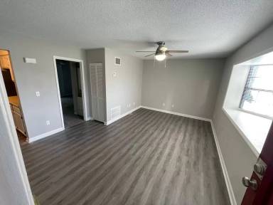 Main picture of 6 Vivian Ln NE