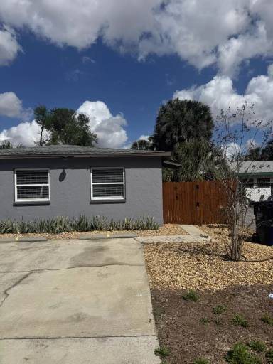 Main picture of 1711 W Carmen St