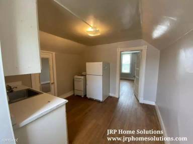 Main picture of 704 Webb St