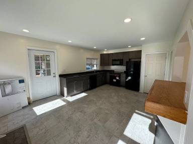 Main picture of 21 Maple St