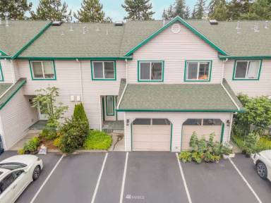 Main picture of 15815 Admiralty Way
