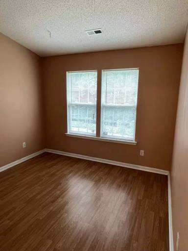 Main picture of 1621 Oakdale Green Dr
