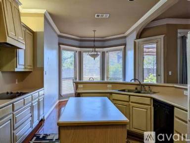 Main picture of 3033 Coventry Ln