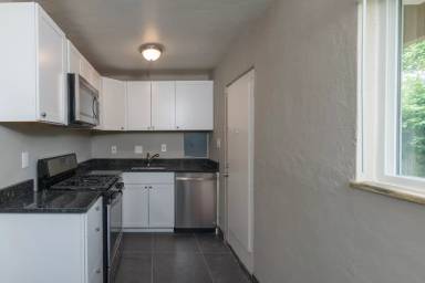 Main picture of 474 1/2 E Norwich Ave