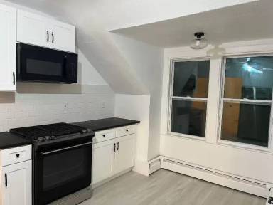 Main picture of 86 Woodward Ave