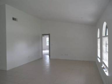 Main picture of 2949 N Covington Dr
