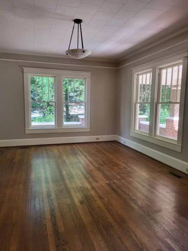 Main picture of 123 S Sycamore St