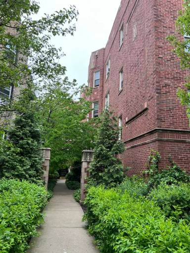 Main picture of 5638 N Kimball Ave
