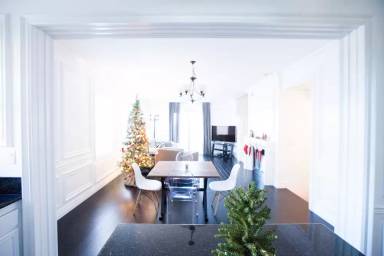 Main picture of 209 Marquette Ave
