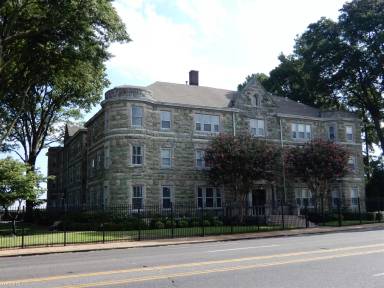 Main picture of 1118 Poplar Ave