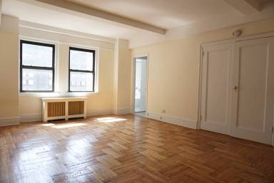 Main picture of 237 E 20th St