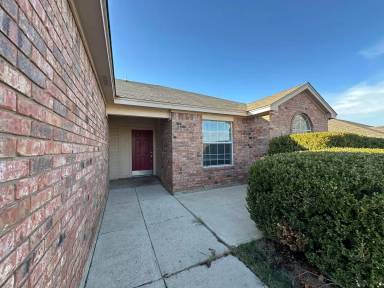 Main picture of 3005 O W Curry Dr