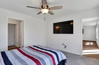 Main picture of 8106 Thatcher Ln NE