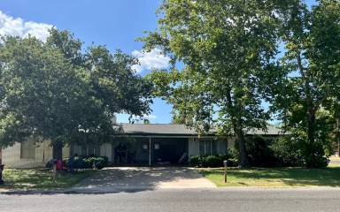 Main picture of 609 Cottonwood Dr